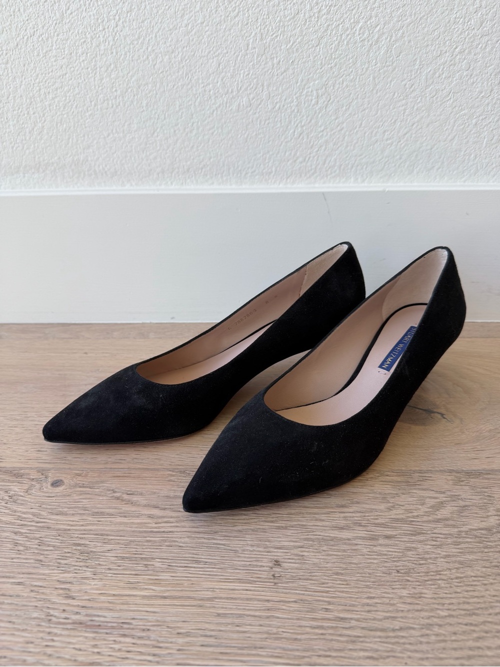 STUART WEITZMAN Black Pointed Toe Heels